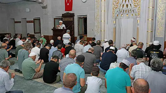 Talas'ta Kandil Gecesi dualarla ihya edildi