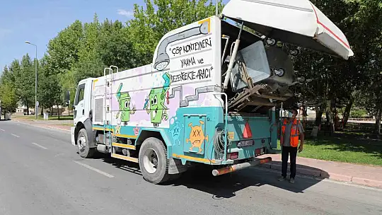 Talas'ta konteynerler hem yıkanıyor hem parfümleniyor