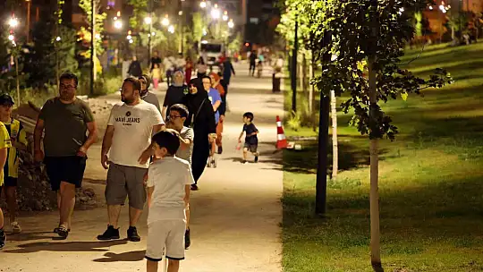 Talas'ta millet, daha açılmadan bahçesine akın etti