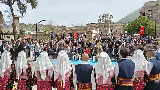 Talas'ta Türkçe Sokağı açıldı