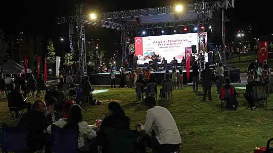 Talas'ta zafer coşkusu İhsan Menge konseriyle sürdü
