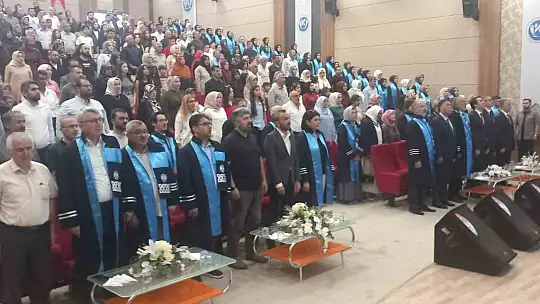 Tamamına yakınını kız öğrencilerin oluşturduğu fakültede mezuniyet coşkusu
