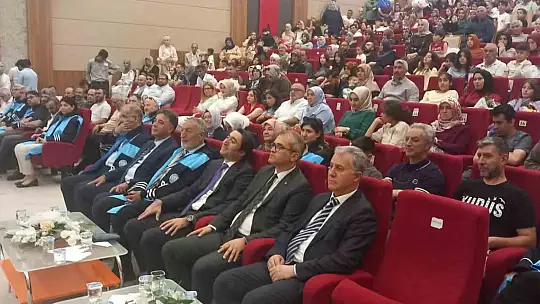 Tamamına yakınını kız öğrencilerin oluşturduğu fakültede mezuniyet coşkusu