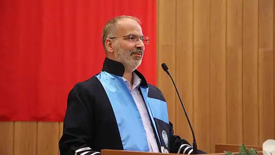 Tamamına yakınını kız öğrencilerin oluşturduğu fakültede mezuniyet coşkusu