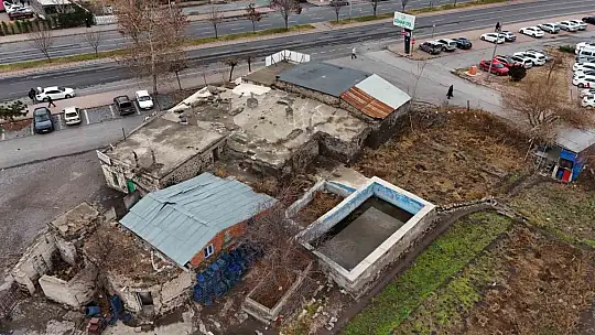 Tarihî Deveci Hamamı bakımsızlıktan yıkılmak üzere