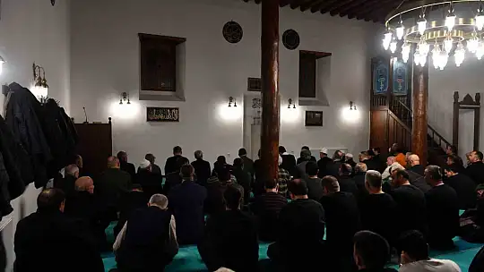 Tarihi Tasmakıran Camii'nde restorasyon sonrası ilk teravih heyecanı