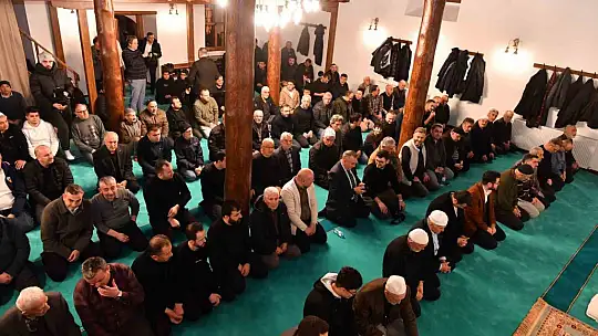 Tarihi Tasmakıran Camii'nde restorasyon sonrası ilk teravih heyecanı