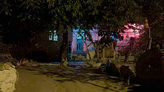 Tartıştığı erkek arkadaşını göğsünden bıçakladı: 1 yaralı