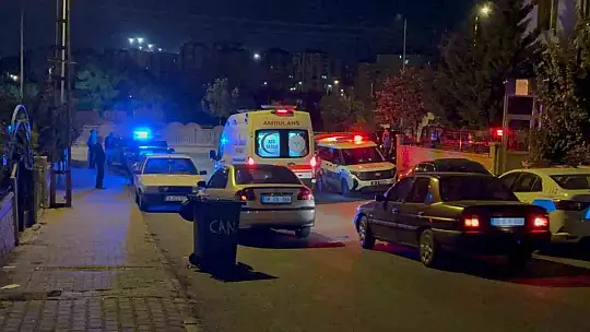 Tartıştıkları şahsın babasını bıçakladılar: 1'i ağır 2 yaralı