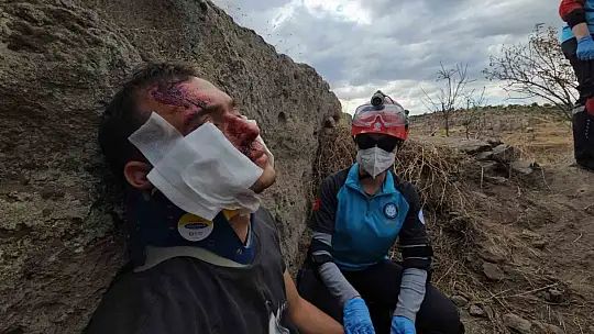 Tatbikata kendini kaptırıp, arkadaşına 'Jandarma gelmeden altınları al' diye seslendi
