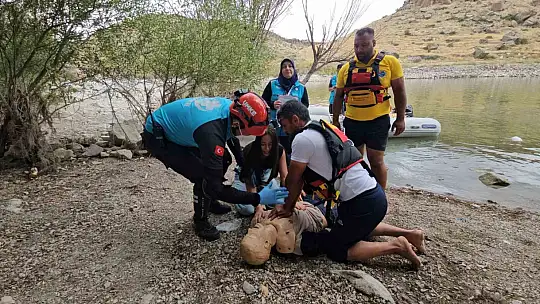 Tatbikata kendini kaptırıp, arkadaşına 'Jandarma gelmeden altınları al' diye seslendi