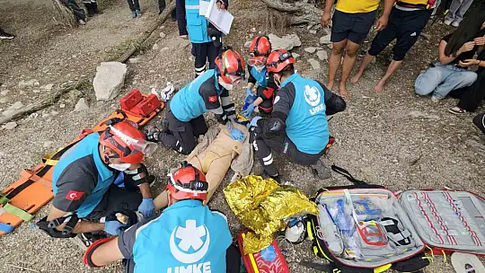 Tatbikata kendini kaptırıp, arkadaşına 'Jandarma gelmeden altınları al' diye seslendi