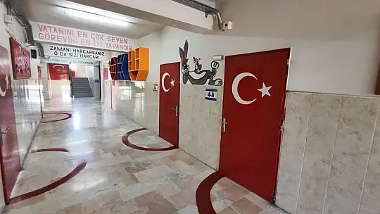 Tayini çıkan okul müdüründen örnek davranış