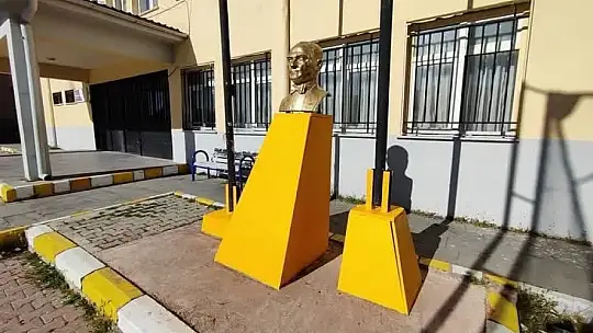 Tayini çıkan okul müdüründen örnek davranış