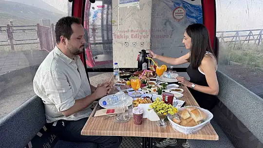 Teleferikte kahvaltı keyfi