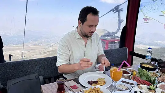 Teleferikte kahvaltı keyfi