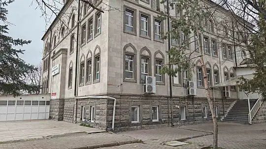 Teravih namazında camiye torpil attı