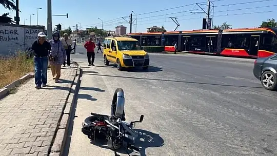 Ticari aracın çarptığı elektrikli bisiklet sürücüsü ağır yaralandı
