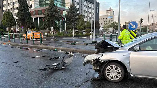 Ticari taksiyle otomobil çarpıştı: 2 yaralı