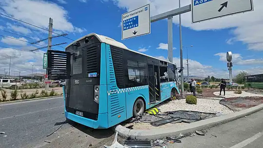 Tır halk otobüsüne ve otomobile çarptı: 8 yaralı
