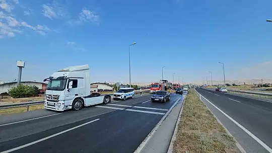 Tırın dorsesinde çıkan yangını itfaiye söndürdü