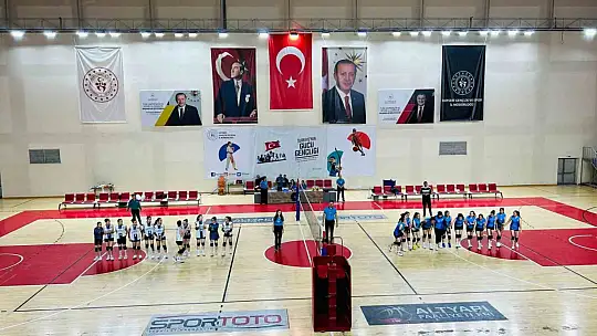 Tomarza Belediyespor Kız Voleybol Takımı rakibini 3-0 mağlup etti