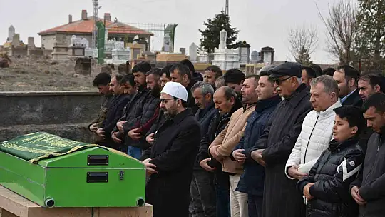 Tomarza Büyükcanlı Mahalle Muhtarı son yolculuğuna uğurlandı