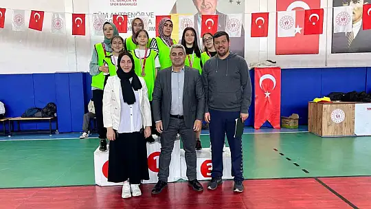 Tomarza'da 'Anne ve Kızları Voleybol Turnuvası' dolu dolu geçti