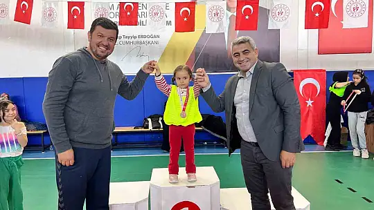 Tomarza'da 'Anne ve Kızları Voleybol Turnuvası' dolu dolu geçti