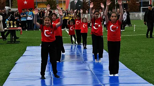 Tomarza'da 19 Mayıs coşkuyla kutlandı