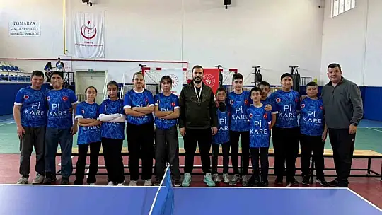 Tomarza'da 23 Nisan coşkusu masa tenisi ve dart turnuvalarıyla yaşandı