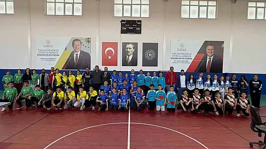 Tomarza'da 23 Nisan coşkusu masa tenisi ve dart turnuvalarıyla yaşandı