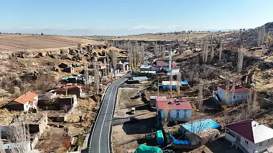 Tomarza'da 3 mahallenin ana yollarının sıcak asfaltı tamamlandı