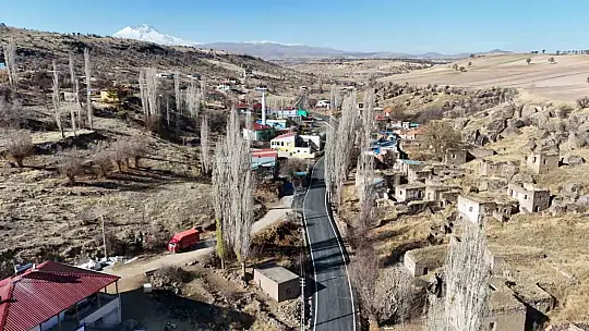 Tomarza'da 3 mahallenin ana yollarının sıcak asfaltı tamamlandı