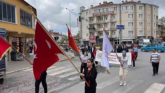 Tomarza'da coşkulu Gençlik yürüyüşü