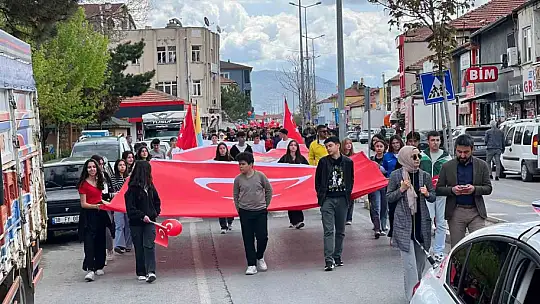 Tomarza'da coşkulu Gençlik yürüyüşü