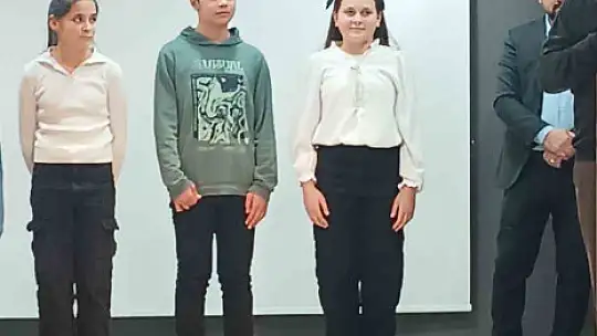 Tomarza'da en güzel İstiklal Marşı'nı okuyan Gülnur Kolsuz oldu