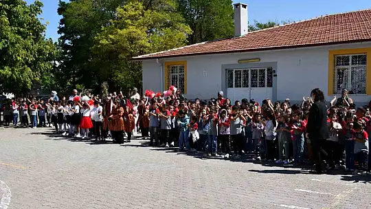 Tomarza'da İlköğretim Haftası coşkusu
