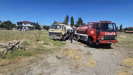 Tomarza'da lastik yangını ekiplerin hızlı müdahalesi ile söndürüldü