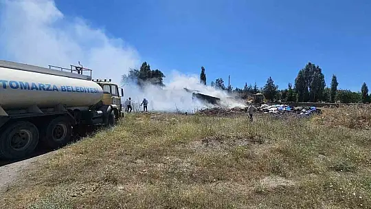 Tomarza'da lastik yangını ekiplerin hızlı müdahalesi ile söndürüldü