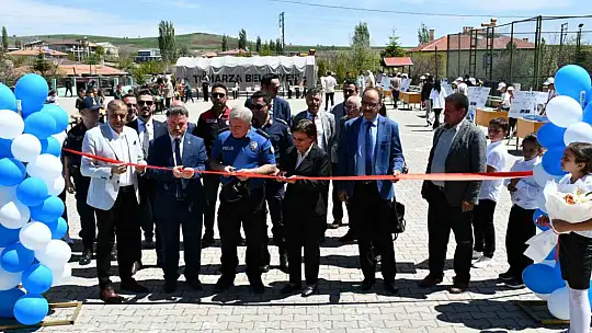 Tomarza'da öğrenciler, Bilim Fuarı'nda hünerlerini sergiledi