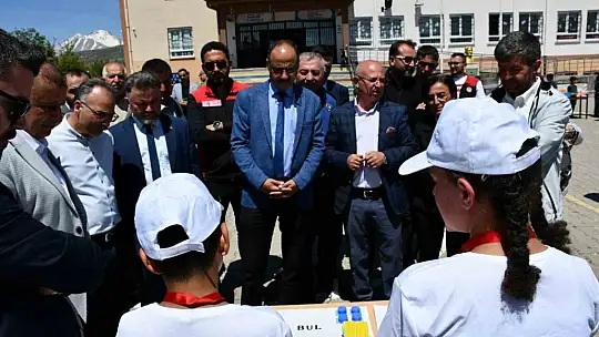 Tomarza'da öğrenciler, Bilim Fuarı'nda hünerlerini sergiledi