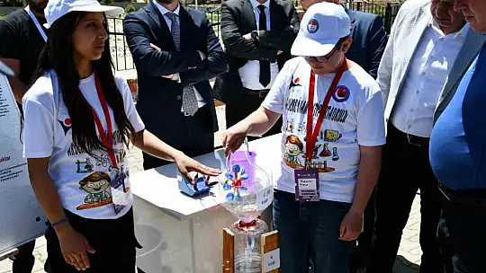 Tomarza'da öğrenciler, Bilim Fuarı'nda hünerlerini sergiledi