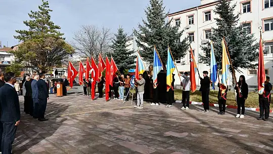 Tomarza'da Öğretmenler günü kutlandı