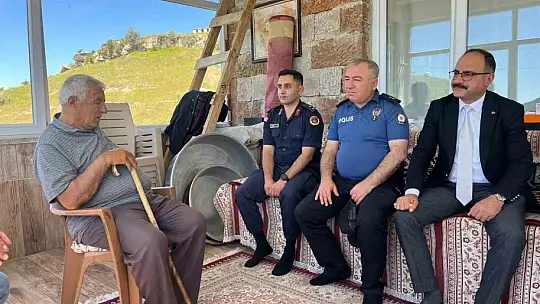 Tomarza'da şehit babalarına 'Babalar Günü' sürprizi