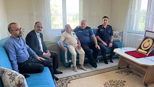 Tomarza'da şehit babalarına 'Babalar Günü' sürprizi
