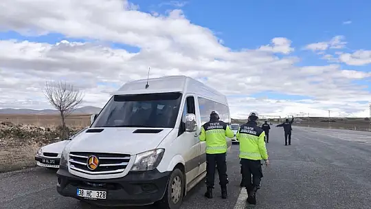 Tomarza'da servis şoförlerine güvenlik ve trafik eğitimi verildi