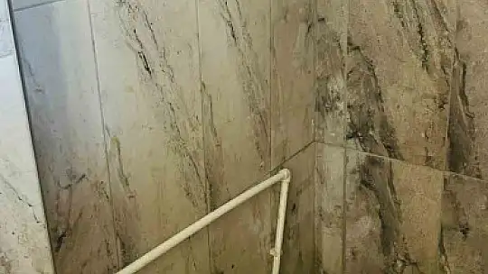 Tomarza'da tuvaletlere zarar verdiler