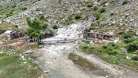 Tomarza'daki 'Göz' 6 yıl sonra yeniden akmaya başladı