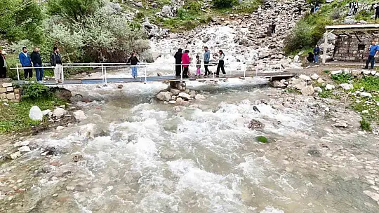 Tomarza'daki 'Göz' 6 yıl sonra yeniden akmaya başladı